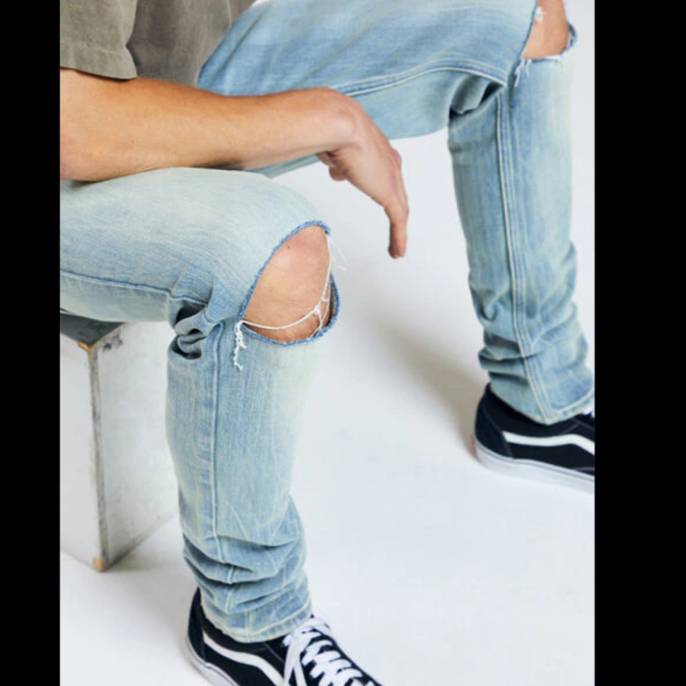Banana Republic men’s slim straight distressed jeans